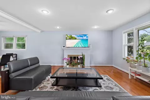 7422 Flora St, Springfield, VA 22150 photo 8