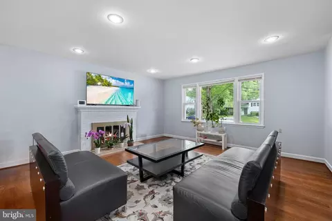7422 Flora St, Springfield, VA 22150 photo 9