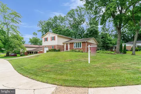 10027 Black Ct, Fairfax, VA 22032