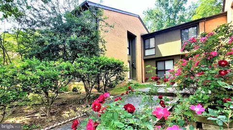 3168 Colchester Brook Ln, Fairfax, VA 22031