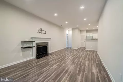 4408 Helmsford Ln #201, Fairfax, VA 22033
