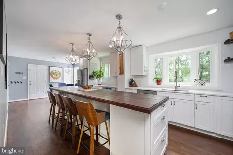 5631 Eastbourne Dr, Springfield, VA 22151