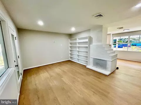 7211 Halifax Pl, Springfield, VA 22150 photo 17