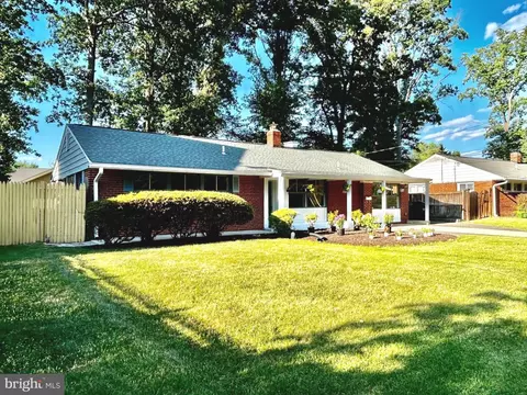7211 Halifax Pl, Springfield, VA 22150 photo 3