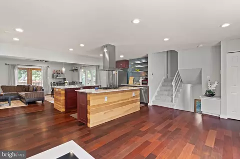 4420 Medford Dr, Annandale, VA 22003