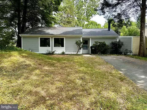 11412 Turnmill Ln, Reston, VA 20191 photo 2