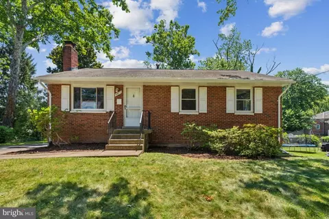 4911 Bristow Dr, Annandale, VA 22003