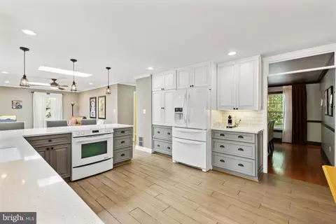 1865 Post Oak Trl, Reston, VA 20191 photo 7