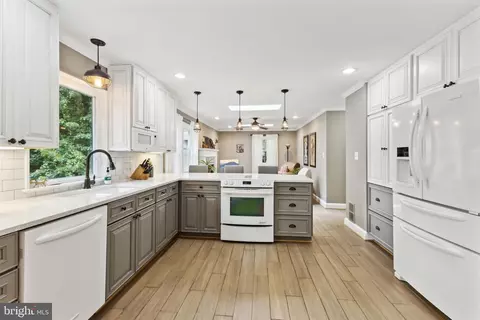 1865 Post Oak Trl, Reston, VA 20191 photo 8