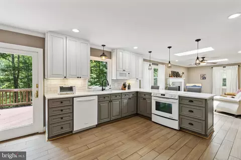 1865 Post Oak Trl, Reston, VA 20191 photo 6