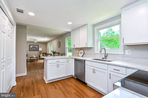 12802 Kettering Dr, Herndon, VA 20171 photo 12