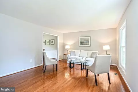 12802 Kettering Dr, Herndon, VA 20171 photo 4