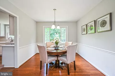 12802 Kettering Dr, Herndon, VA 20171 photo 9