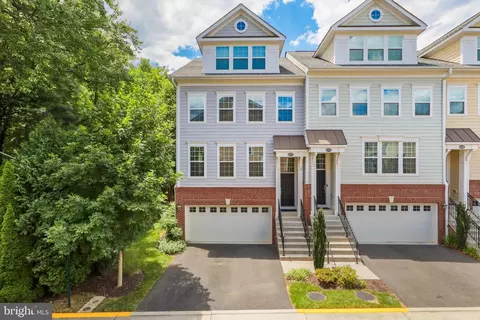4372 High Oak Ln, Fairfax, VA 22030