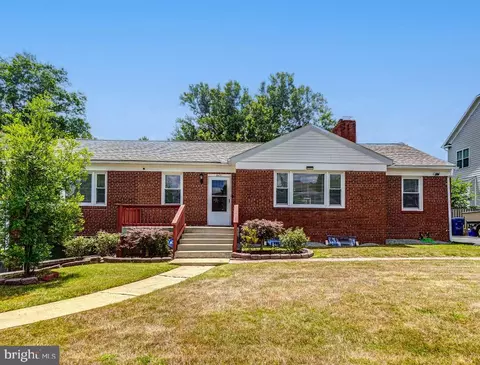 7431 Mason Ln, Falls Church, VA 22042