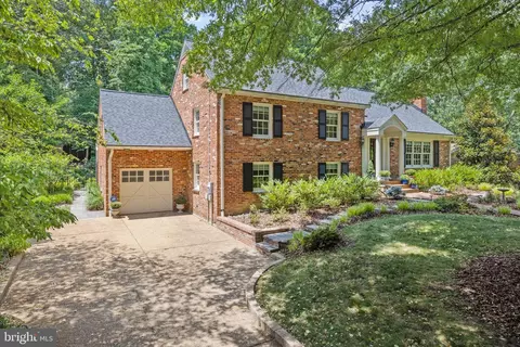 8612 W Boulevard Dr, Alexandria, VA 22308