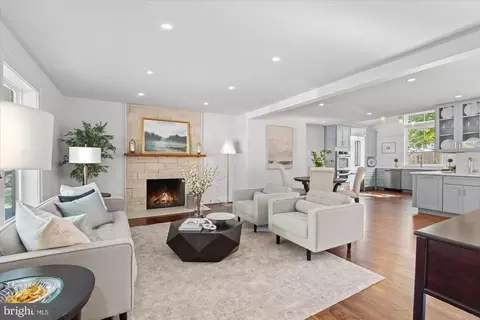 8315 Cedardale Dr, Alexandria, VA 22308 photo 9