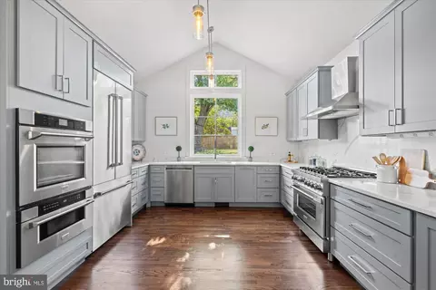 8315 Cedardale Dr, Alexandria, VA 22308