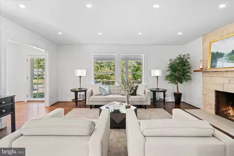 8315 Cedardale Dr, Alexandria, VA 22308 photo 8