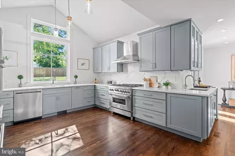 8315 Cedardale Dr, Alexandria, VA 22308 photo 14