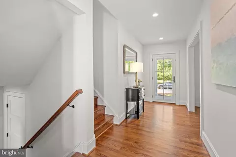 8315 Cedardale Dr, Alexandria, VA 22308 photo 6