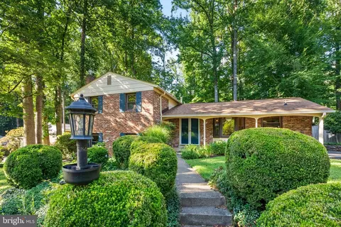 8940 Falling Creek Ct, Annandale, VA 22003