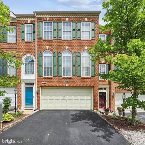 7990 Thomas Nevitt St, Lorton, VA 22079