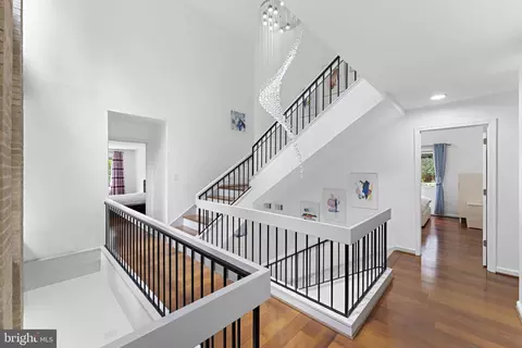 Entry Way - 1341 Kirby Rd, Mclean, VA 22101 photo 6 of 10