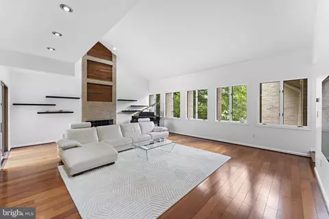 Living - 1341 Kirby Rd, Mclean, VA 22101 photo 3 of 4