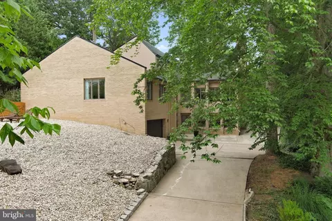 Exterior - 1341 Kirby Rd, Mclean, VA 22101 photo 6 of 21