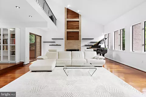 Living - 1341 Kirby Rd, Mclean, VA 22101 photo 2 of 4