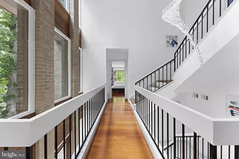 Entry Way - 1341 Kirby Rd, Mclean, VA 22101 photo 5 of 10