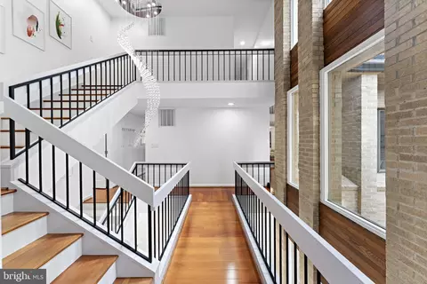 Entry Way - 1341 Kirby Rd, Mclean, VA 22101 photo 7 of 10