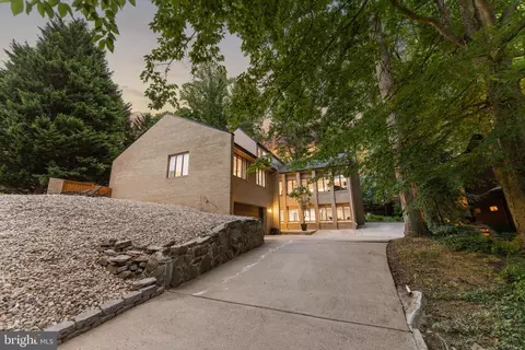 Exterior - 1341 Kirby Rd, Mclean, VA 22101 photo 8 of 21