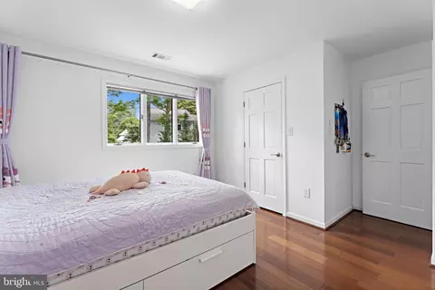 Bedroom - 1341 Kirby Rd, Mclean, VA 22101 photo 4 of 5