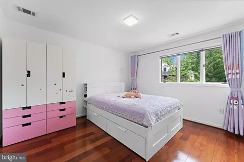 Bedroom - 1341 Kirby Rd, Mclean, VA 22101 photo 3 of 5