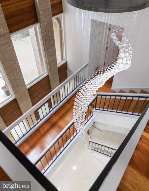 Entry Way - 1341 Kirby Rd, Mclean, VA 22101 photo 8 of 10
