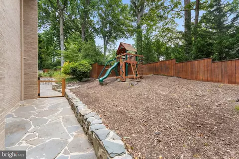 Exterior - 1341 Kirby Rd, Mclean, VA 22101 photo 18 of 21