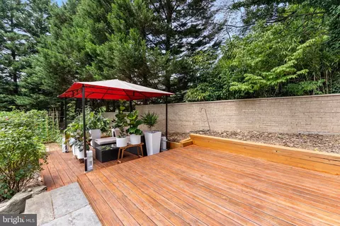 Exterior - 1341 Kirby Rd, Mclean, VA 22101 photo 12 of 21