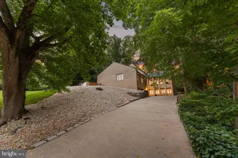 Exterior - 1341 Kirby Rd, Mclean, VA 22101 photo 5 of 21