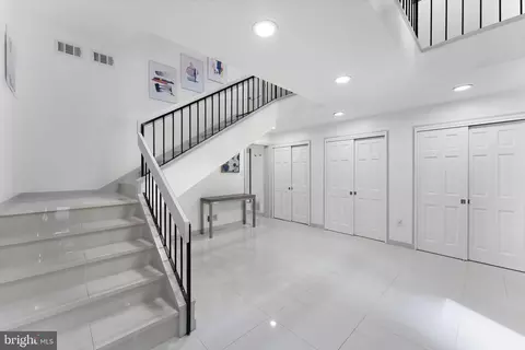 Entry Way - 1341 Kirby Rd, Mclean, VA 22101 photo 2 of 10