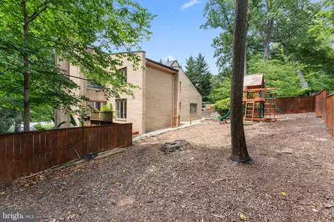 Exterior - 1341 Kirby Rd, Mclean, VA 22101 photo 17 of 21