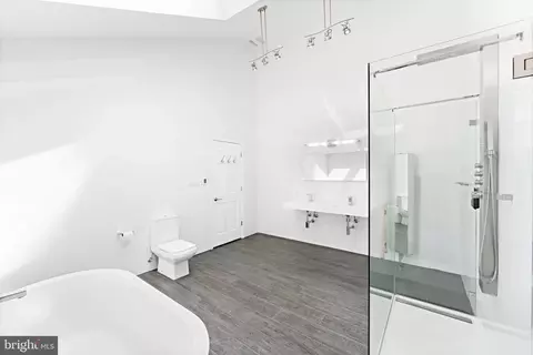 Bath - 1341 Kirby Rd, Mclean, VA 22101 photo 6 of 14