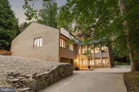 Exterior - 1341 Kirby Rd, Mclean, VA 22101 photo 7 of 21