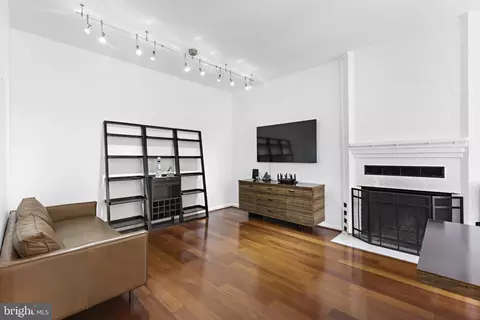 Living - 1341 Kirby Rd, Mclean, VA 22101 photo 4 of 4