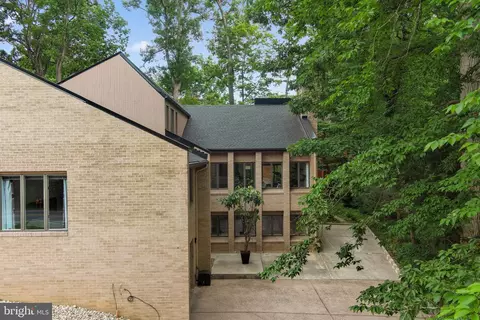 Exterior - 1341 Kirby Rd, Mclean, VA 22101 photo 4 of 21