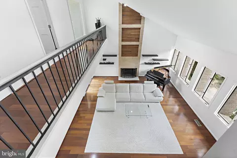 Entry Way - 1341 Kirby Rd, Mclean, VA 22101 photo 10 of 10