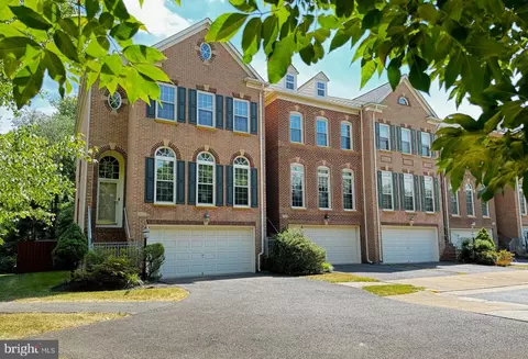 12401 Dorforth Dr, Fairfax, VA 22033