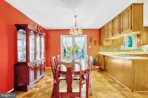 7704 Elgar St, Springfield, VA 22151 photo 4