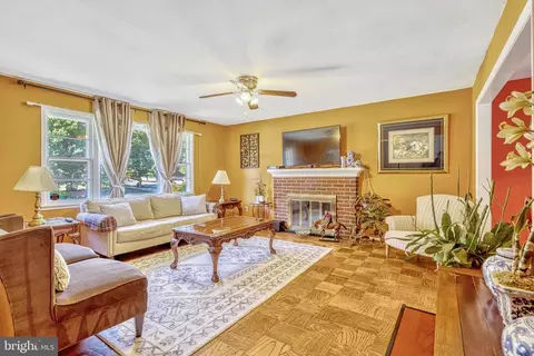 7704 Elgar St, Springfield, VA 22151 photo 3